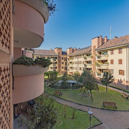 Milan Forum Camelia Guesthouse Ассаго Екстер'єр фото