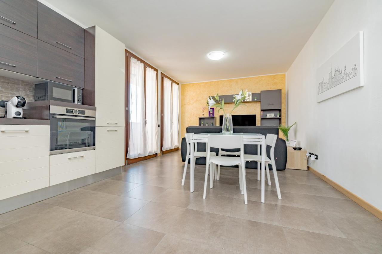 Milan Forum Camelia Guesthouse Ассаго Екстер'єр фото